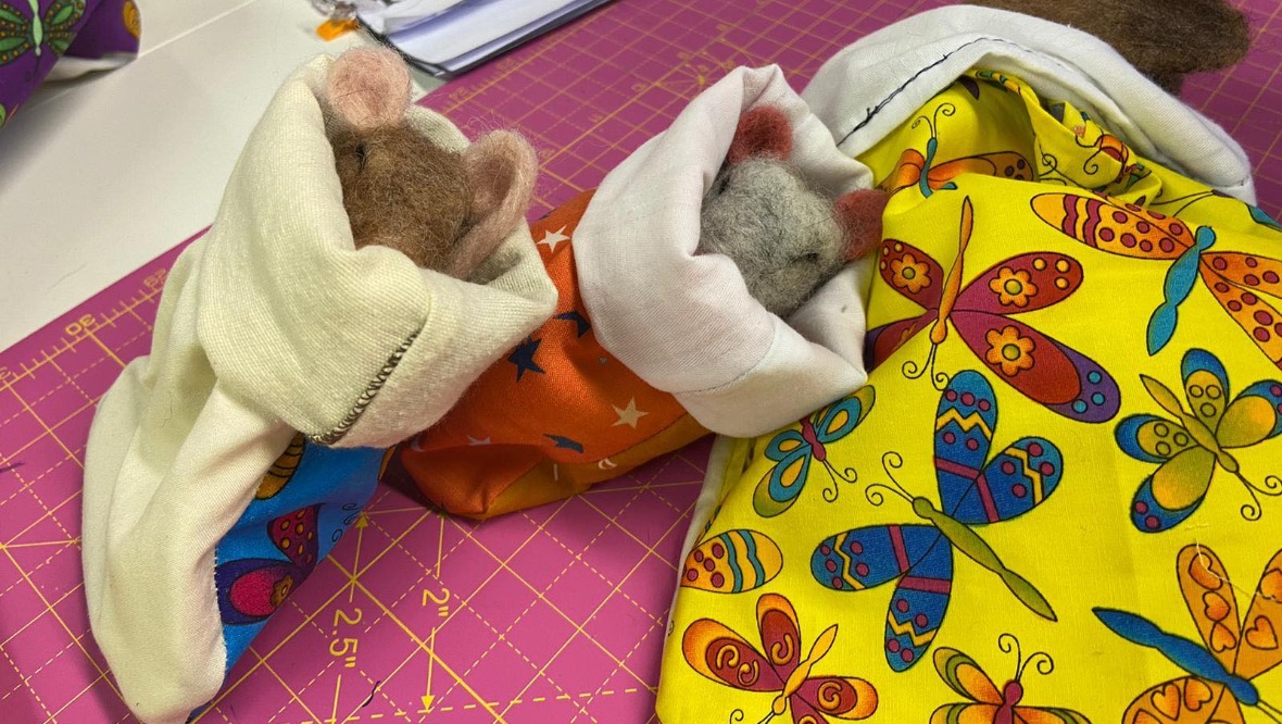 Volunteers have been sewing slings and pouches for animals hurt in Australian bushfires.
