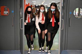 High school pupils required to wear face masks between classes