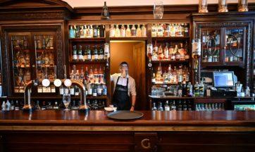 Pubs and restaurants in central Scotland to close for two weeks