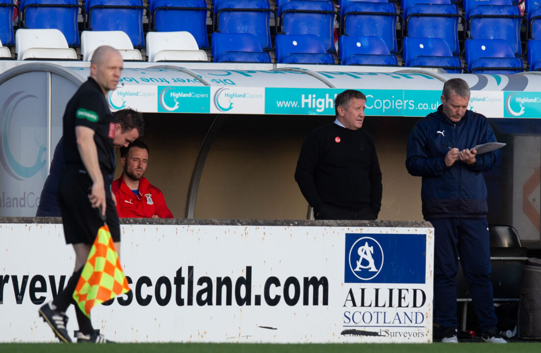 Camera confuses linesman’s bald head for ball during match