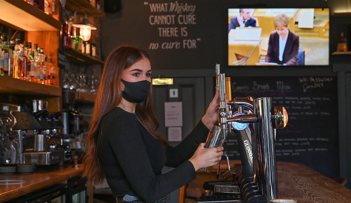 New restrictions on pubs and restaurants to come into force