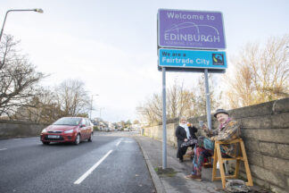 Pal fresco: Friends who met for Covid cuppa at border go viral