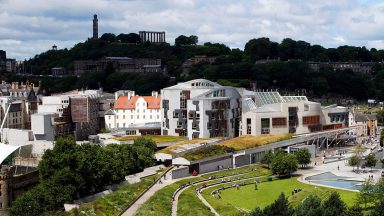 Government urged to define Covid-19 strategy for this year