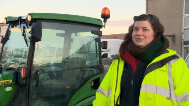 Librarian records Bookbug video on nightshift gritting streets