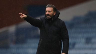 Aberdeen board back manager Derek McInnes amid poor form