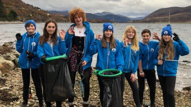 Schoolchildren buy underwater drone to clean up seabed