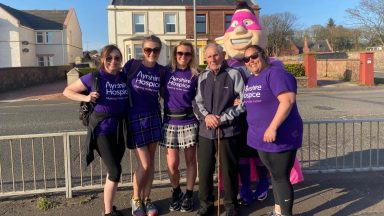 101-year-old joins granddaughter on final mile of Kiltwalk