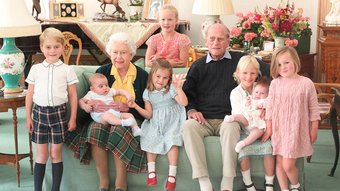 The Duke and Queen Elizabeth II with their grandchildren (Credit: The Duchess of Cambridge)