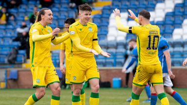 Hibernian cruise past Stranraer to take quarter final place