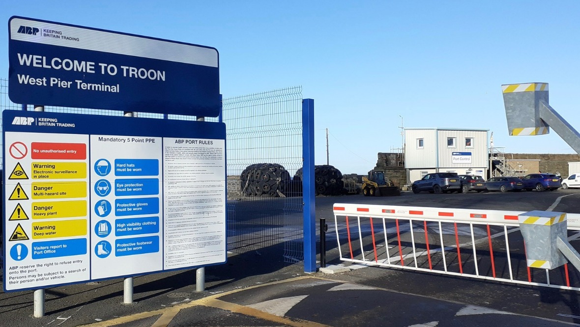 West pier terminal: Control barriers have been installed.