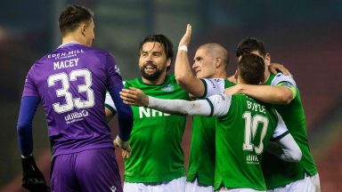 Hibernian win at Aberdeen to clinch third-place finish