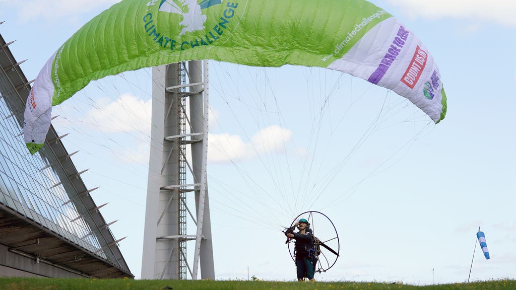 ‘Human swan’ gets set to fly around mainland Britain