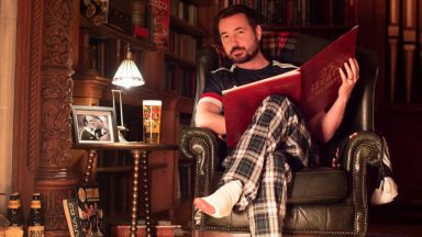 Martin Compston reads bedtime story on eve of Scotland match