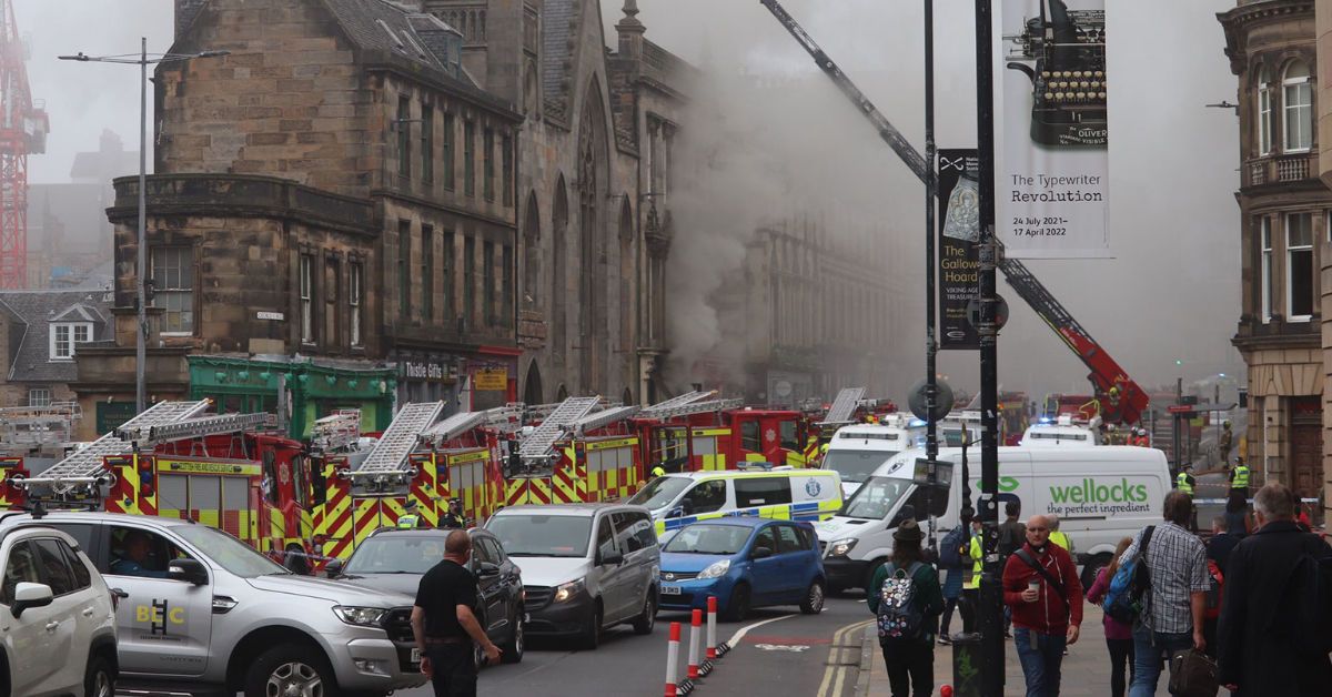 Huge fire closes George IV Bridge in Edinburgh city centre
