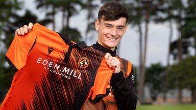 Dundee Utd sign Wales and Manchester Utd midfielder Levitt on loan