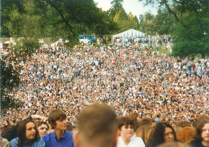 80,000 people at Balloch Park.