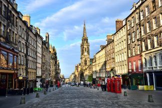 Edinburgh Royal Mile shops closed as fire crews battle server room blaze