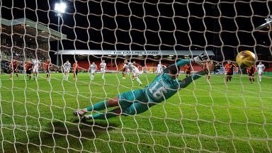 Scott Allan inspires Hibs to cup win over Dundee United