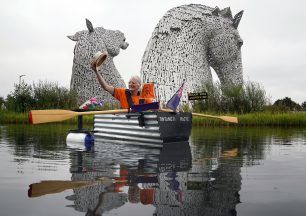 Major Mick visits Kelpies on Tintanic II charity rowing challenge