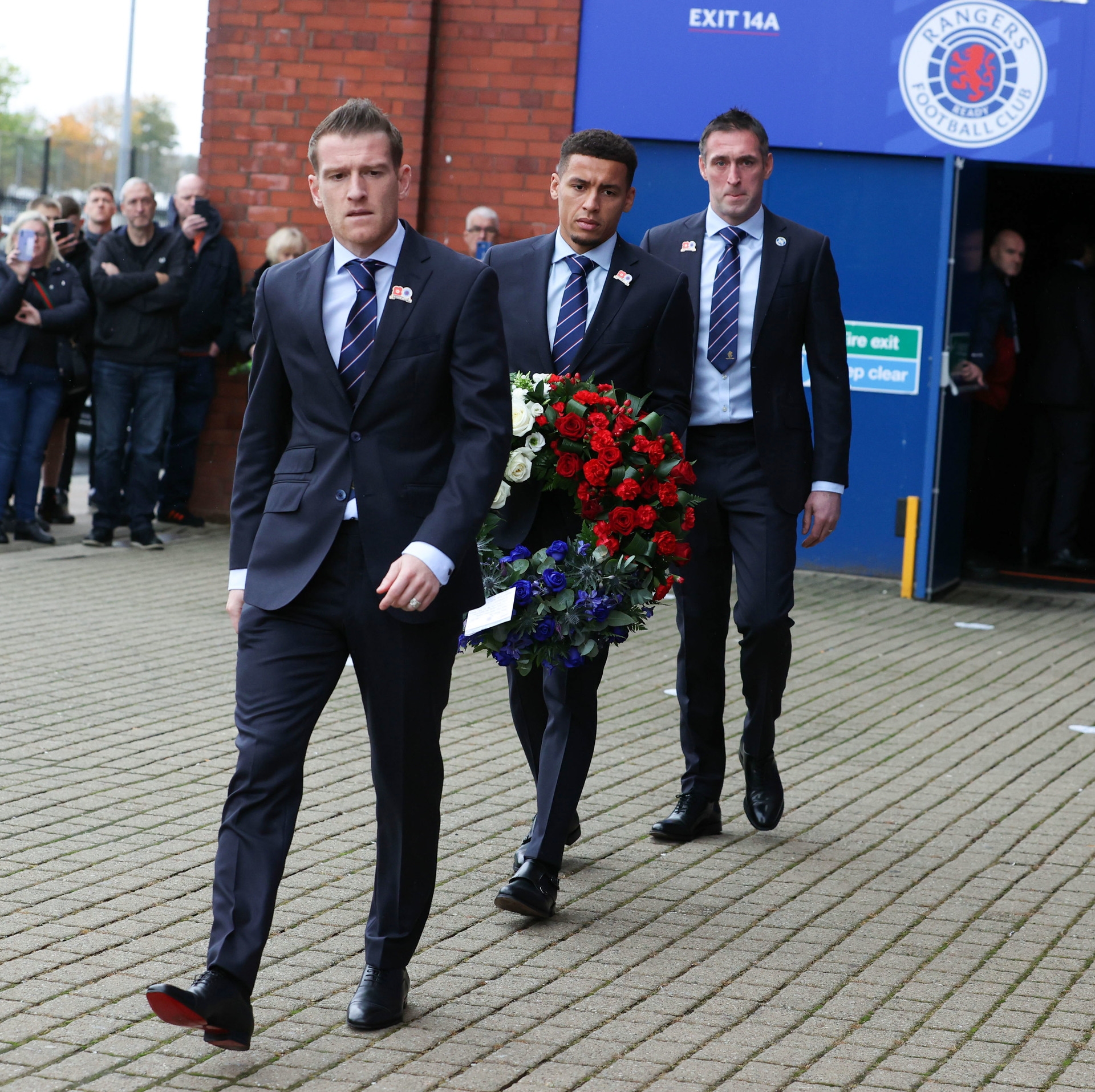 Steven Davis, James Tavernier and Allan McGregor lay a wreath in memory.