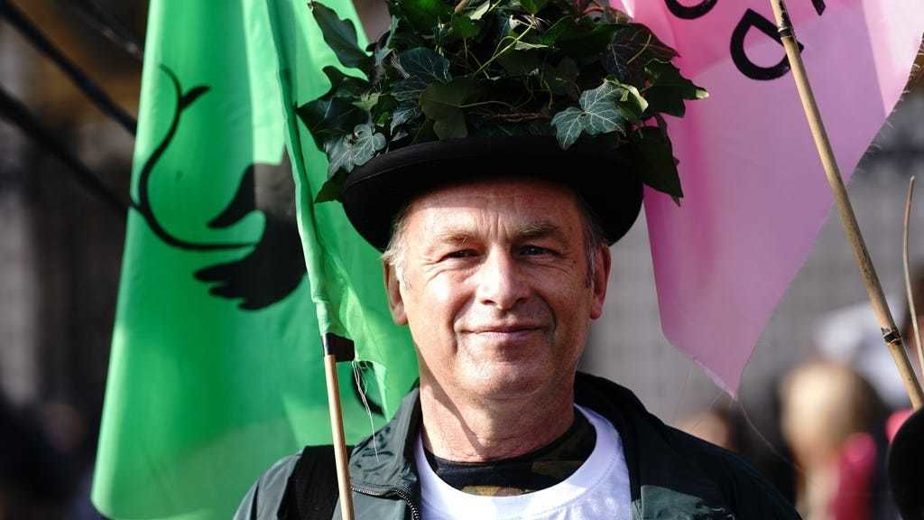Packham leads children’s march to ask royals to rewild land