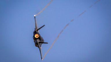 Grant Shapps makes it criminal offence for any Russian planes to enter UK airspace