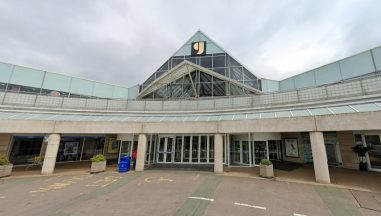 Police hunting Audi getaway car after break-in at shopping centre