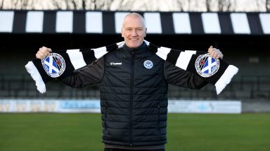 Lee Bullen leaves Sheffield Wednesday to become new Ayr United boss