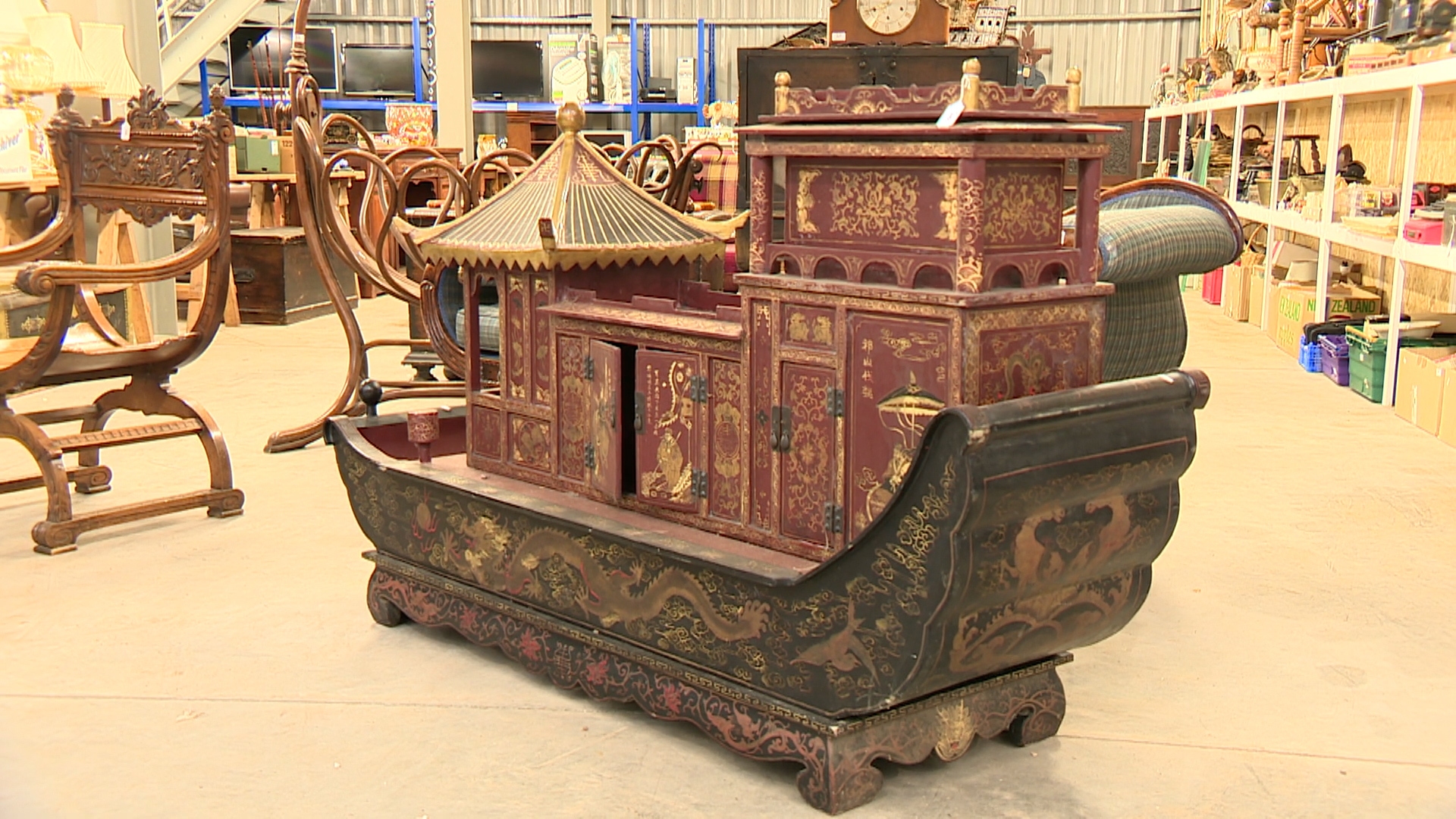 A Chinese wedding sleigh will go under the hammer. 