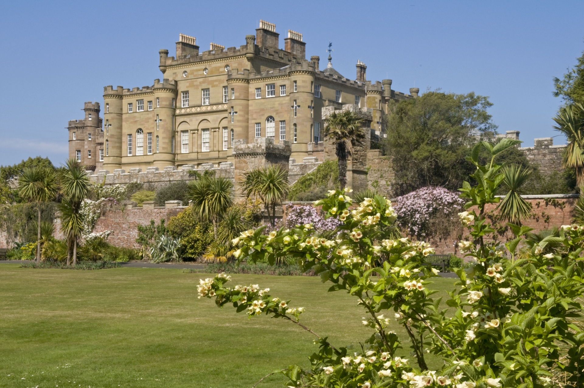 The palatial country home 'fit for an earl'.