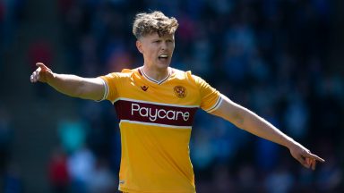 St Mirren make Motherwell midfielder Mark O’Hara first summer signing