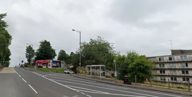 Shop worker injured after being assaulted by teenager during robbery in Clydebank
