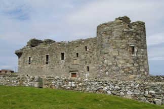 Muness Castle built for Robert the Bruce’s brother goes up for auction with bids starting at £149,000