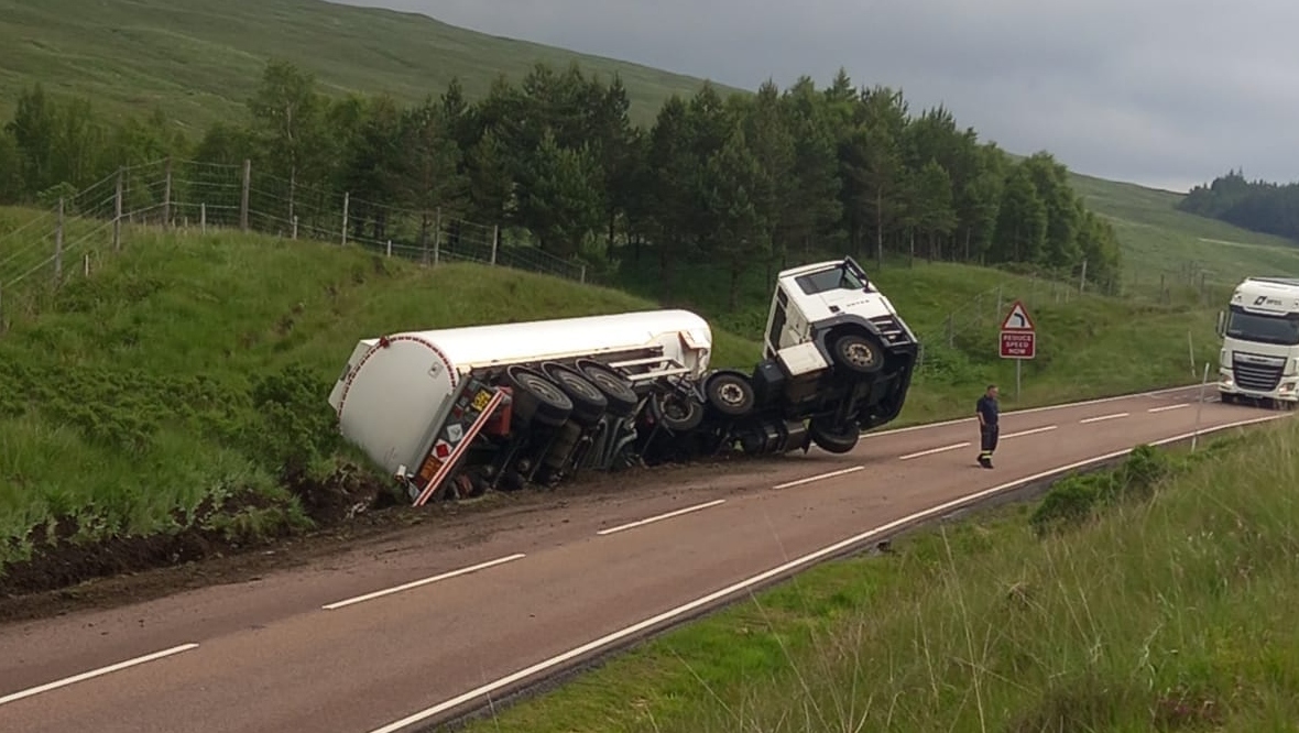 A82 closed in both directions after ‘fuel’ tanker crashes off road at Loch Tulla viewpoint by Bridge of Orchy