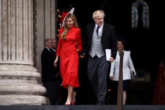 Boos heard from crowd as Boris Johnson arrives at Jubilee service