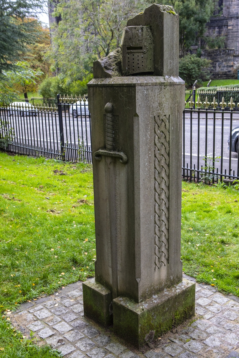 Glasgow's William Wallace monument is at the Necropolis. 