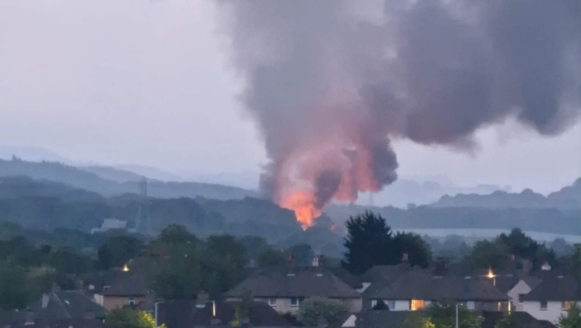 Firefighters tackle huge blaze at Dales Cottages in Fife