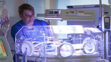 Nurse given award for work with parents who have lost babies