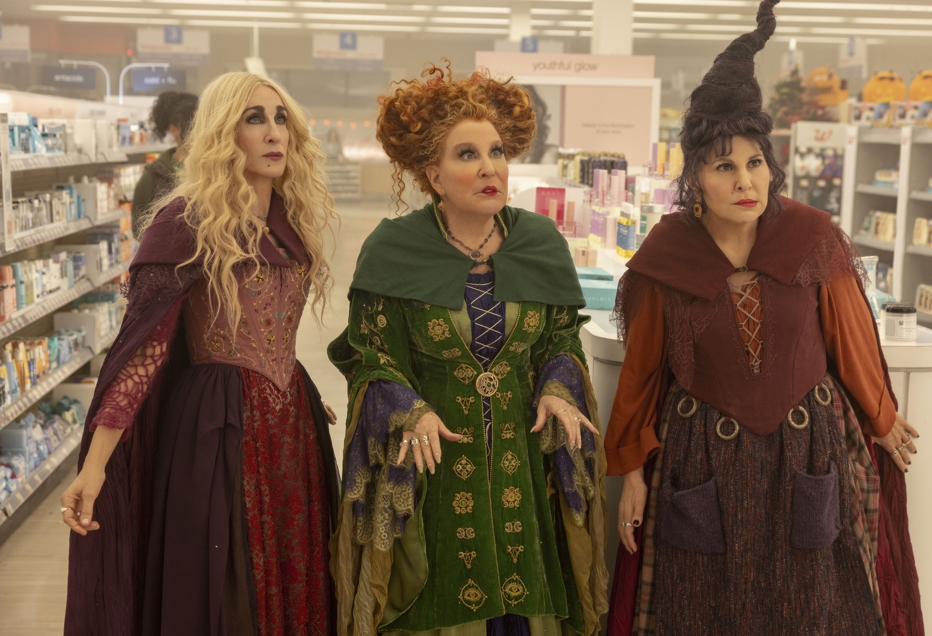 (L-R): Sarah Jessica Parker as Sarah Sanderson, Bette Midler as Winifred Sanderson, and Kathy Najimy as Mary Sanderson