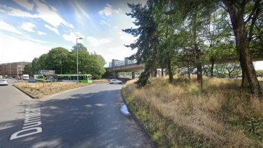 Man dies following early morning crash near Thornwood roundabout in Glasgow