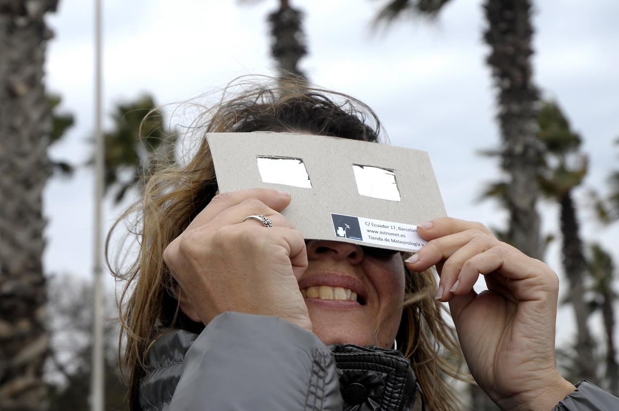 Special filtered sun glasses, ideal to look at the solar eclipse