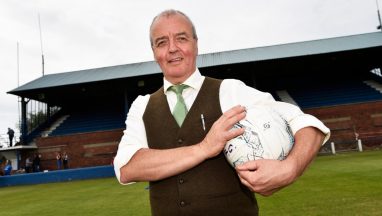 Former Celtic, St Mirren and Scotland striker Frank McGarvey has cancer, family announce