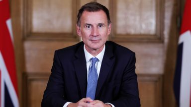 Chancellor Jeremy Hunt cuts energy bill help and reverses mini-budget tax measures