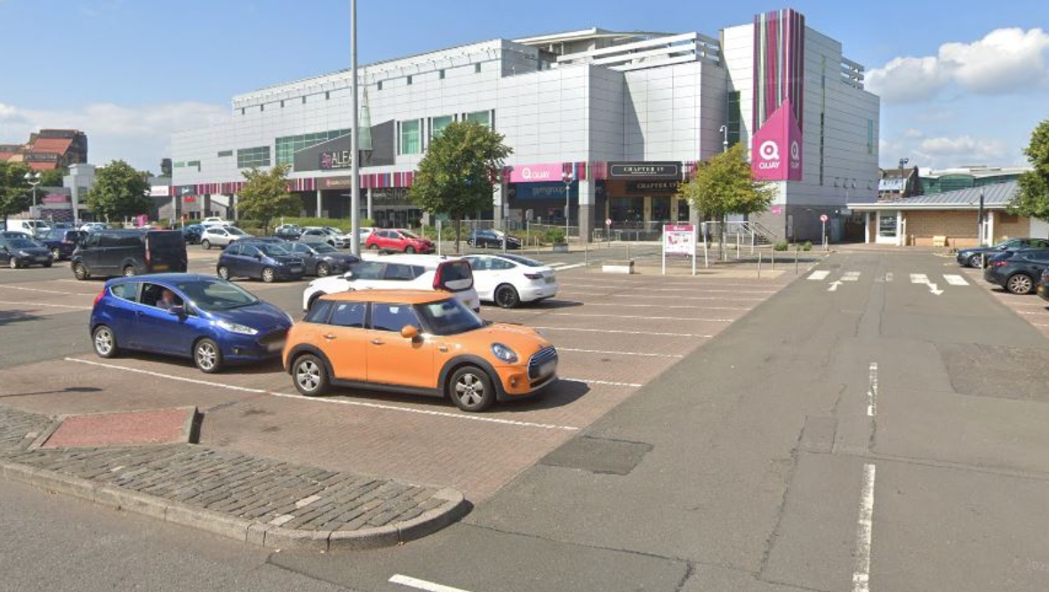Police search for man ‘covered in fake blood’ after woman’s phone stolen at Springfield Quay in Glasgow