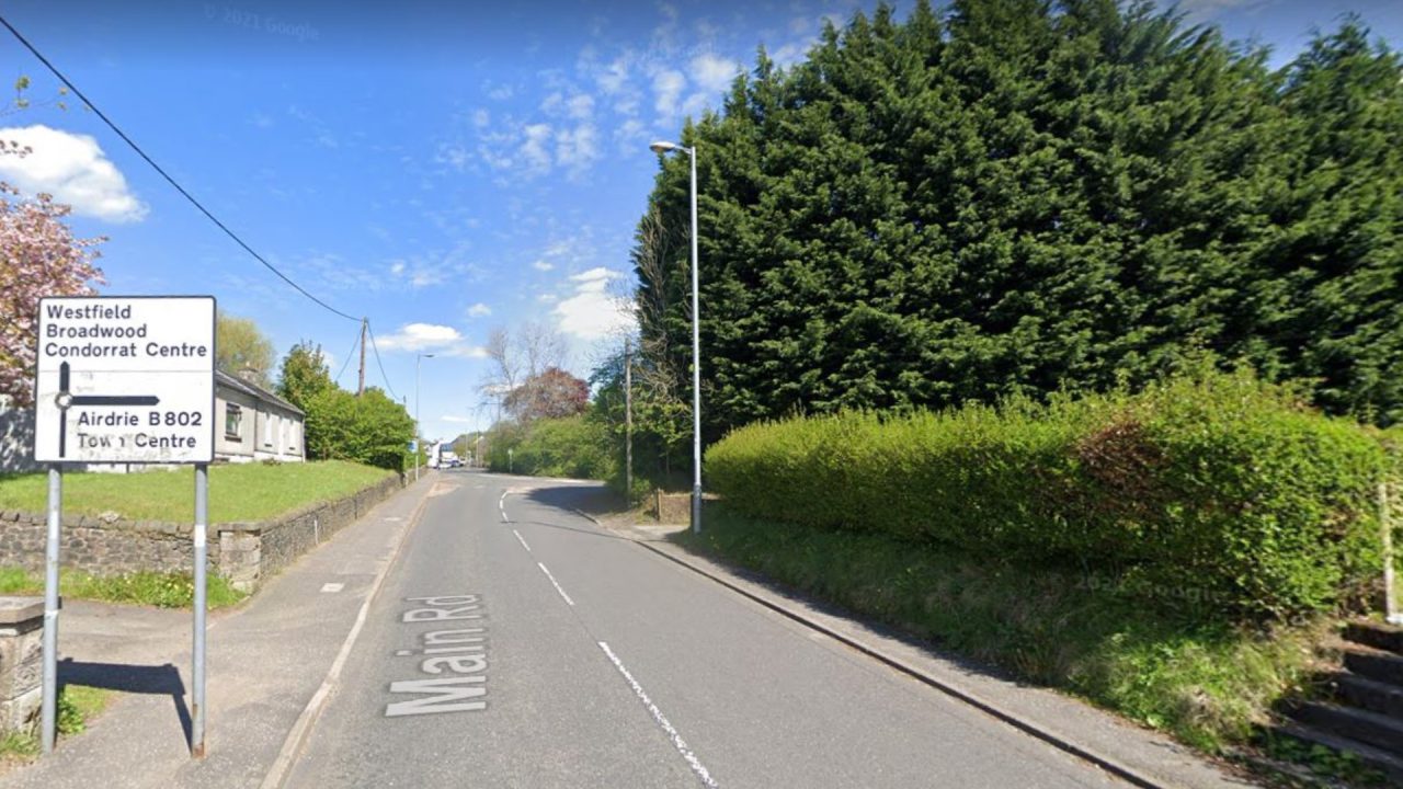 Gang of teenagers leave Cumbernauld man in hospital with serious facial injury after assault on Main Road