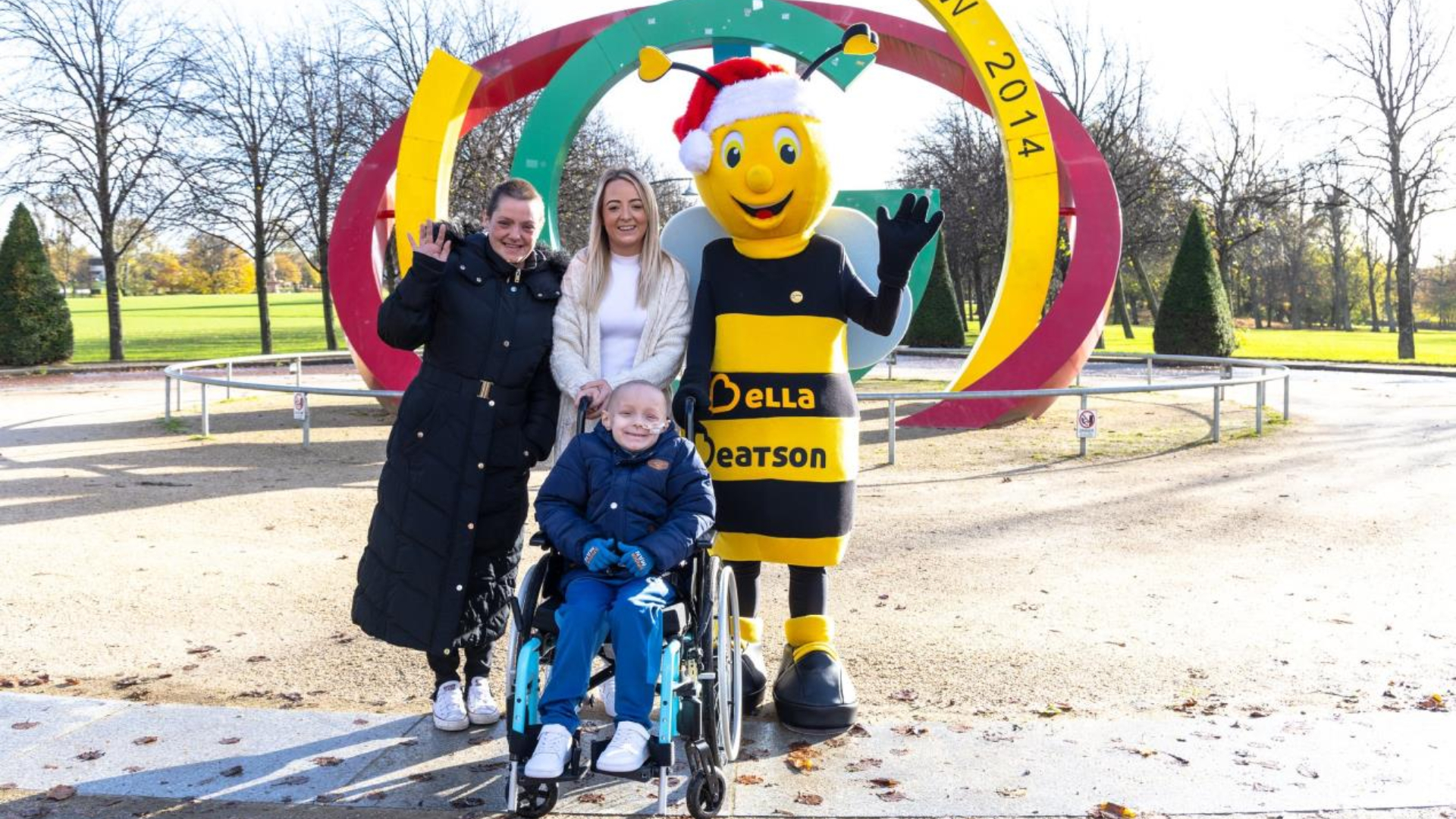 Cole with his mum, Michelle (left), his aunt Lisa in Glasgow Green where the run will take place.