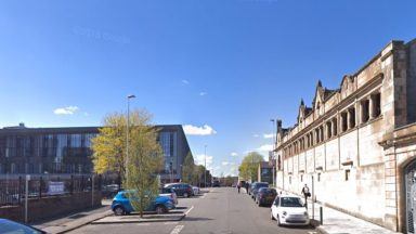 Hunt for robber who stole woman’s handbag in broad daylight in Glasgow