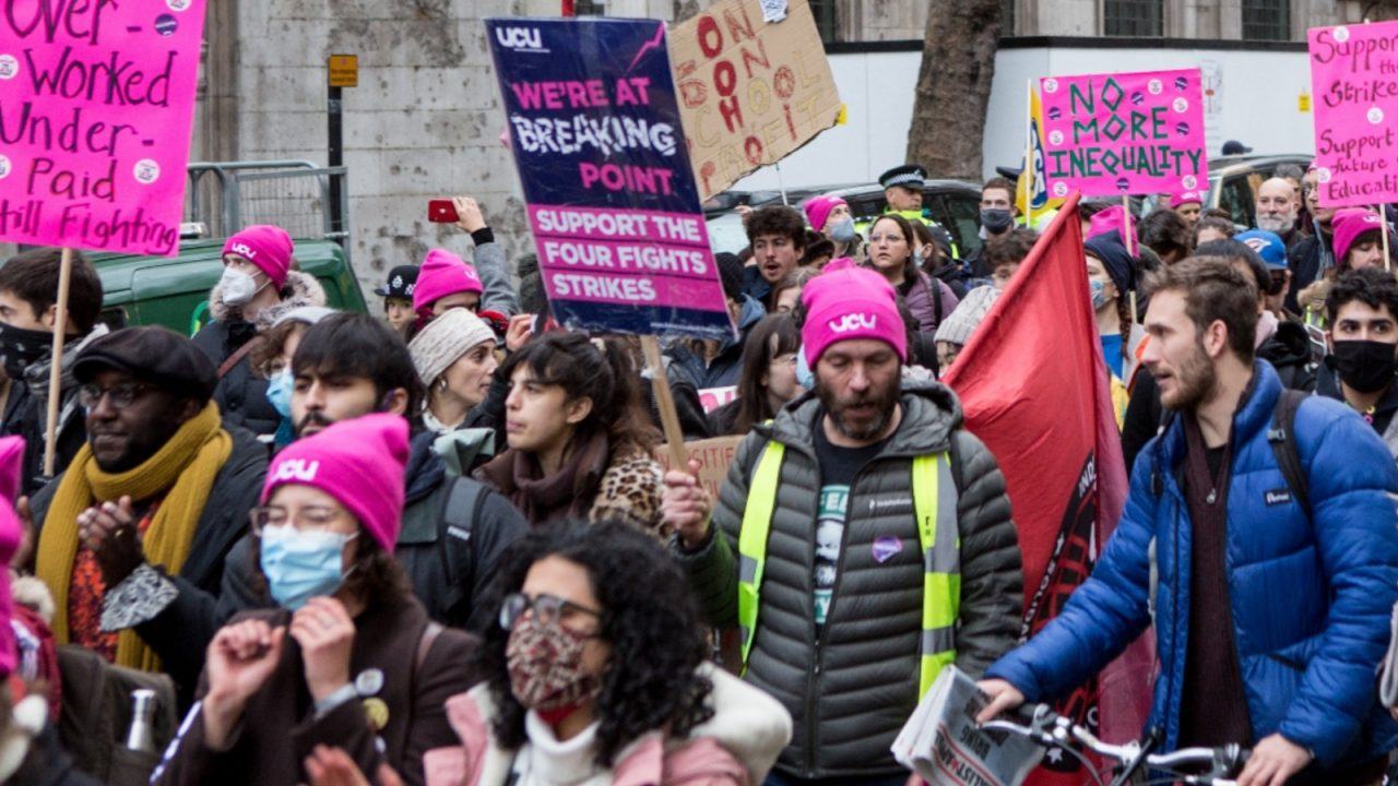 Students support striking university staff at Glasgow Buchanan Street rally