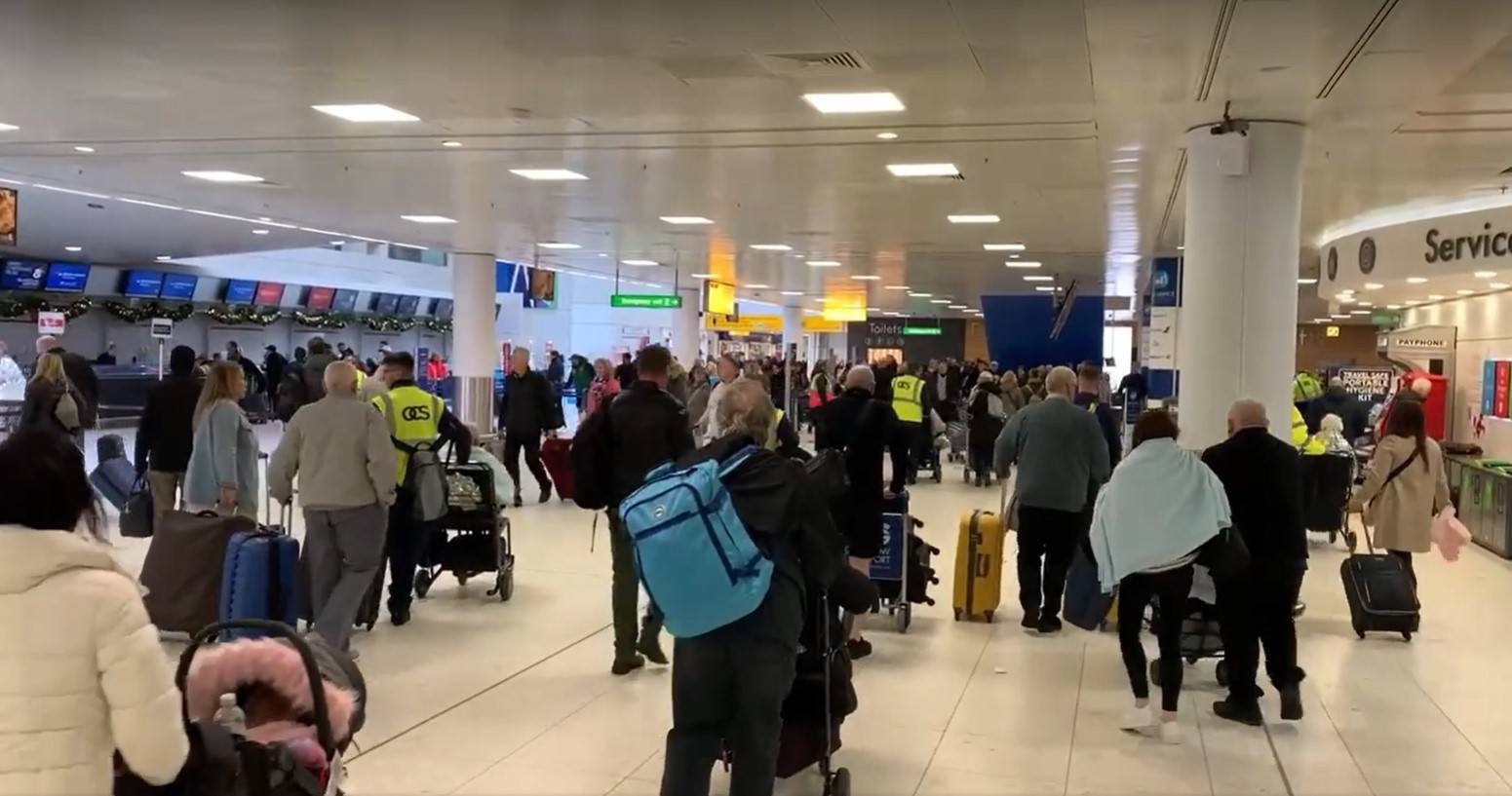 First passengers let back into Glasgow airport. 