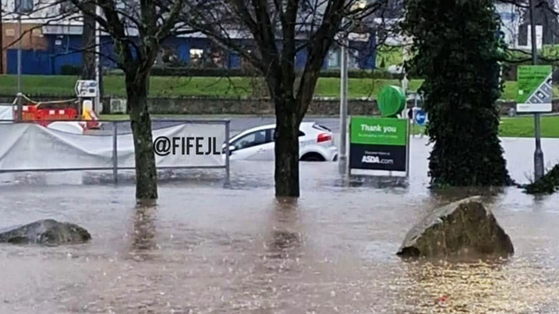 Car stranded at Halbeath Retail Park